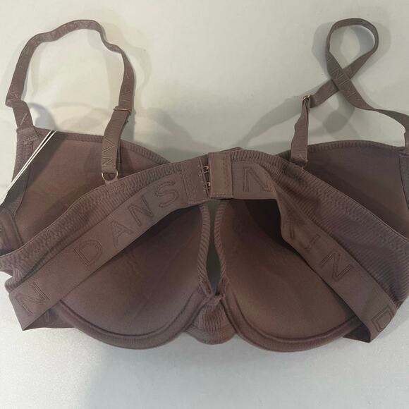 NWT Danskin Soft Loft Plunge Bra Ribbed Nude Size 36C - Picture 4 of 5